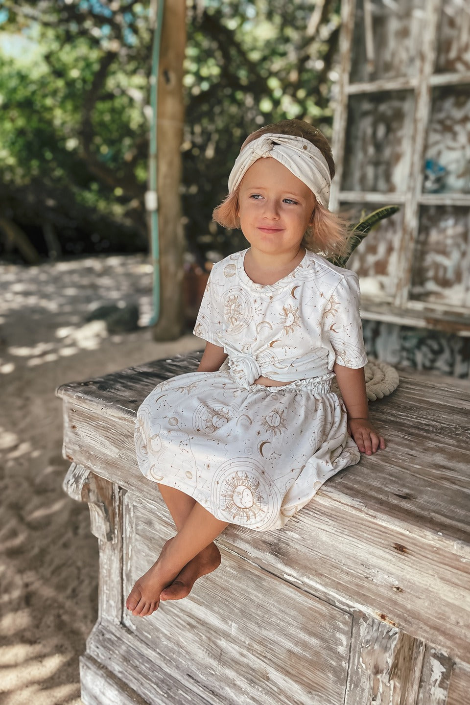 Embrace The Mystery Light Kids Oversize T-shirt