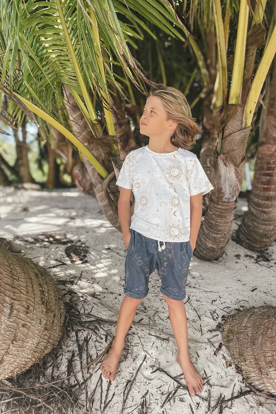 Embrace The Mystery Light Kids Oversize T-shirt