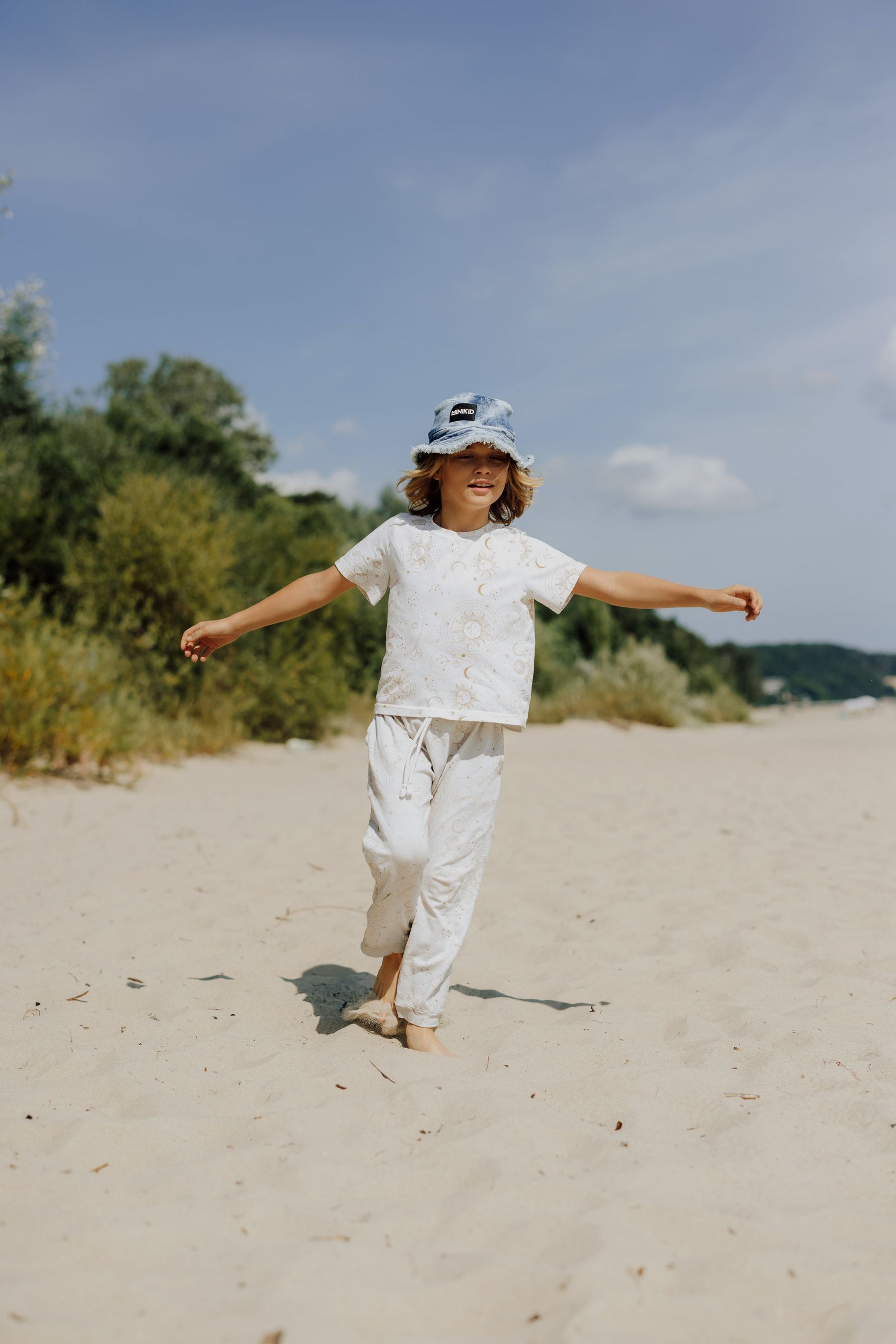 Embrace The Mystery Light Kids Oversize T-shirt